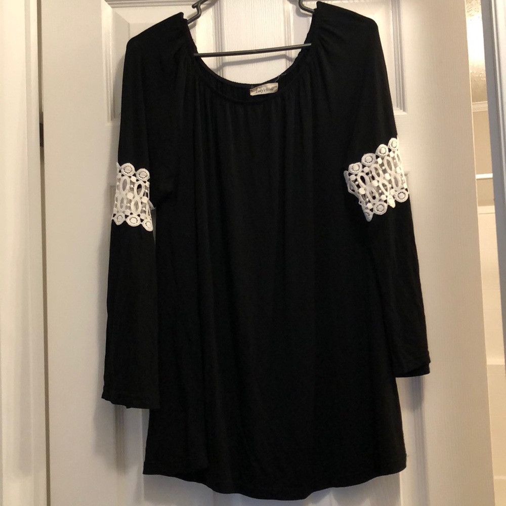 Black tunic with white crochet detail on sleeve